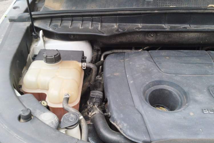 Used CHANGAN CS95 2017 2.0T Two-Wheel Drive Zhiyuan Edition Engine Bay Right