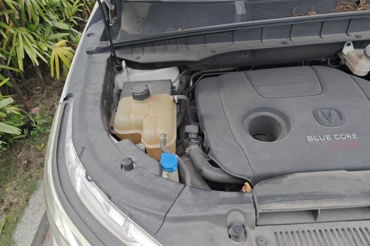 Used CHANGAN CS95 2017 2.0T Two-Wheel Drive Zhitu Edition Engine Bay Right