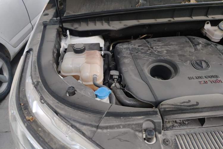 Used CHANGAN CS95 2017 2.0T Two-Wheel Drive Zhituo Edition Engine Bay Right