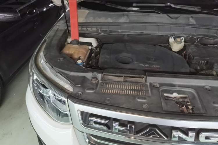 Used CHANGAN CS95 2017 2.0T Two-Wheel Drive Zhiyuan Edition Engine Bay Right