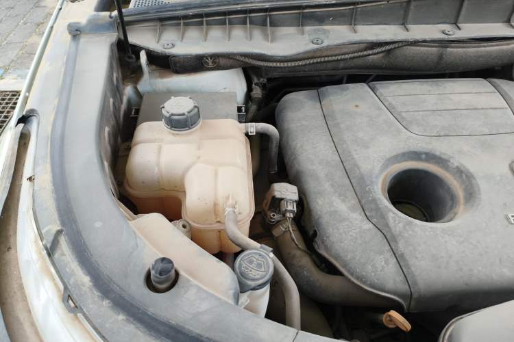 Used CHANGAN CS95 2017 2.0T Two-Wheel Drive Zhituo Edition Engine Bay Right