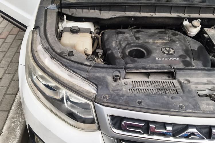 Used CHANGAN CS95 2017 2.0T Two-Wheel Drive Zhiyuan Edition Engine Bay Right