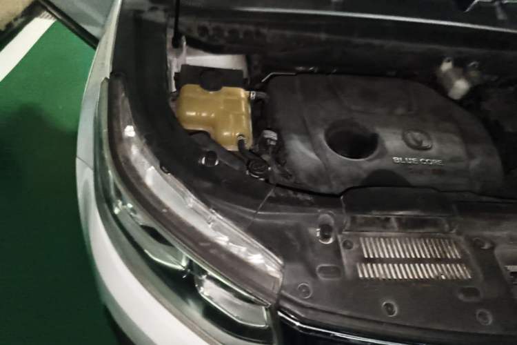Used CHANGAN CS95 2017 2.0T Two-Wheel Drive Zhituo Edition Engine Bay Right