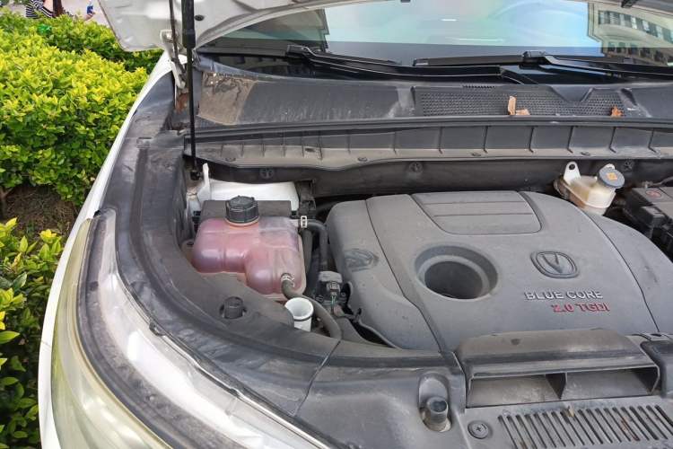 Used CHANGAN CS95 2017 2.0T Four-Wheel Drive ZhiZun Edition Engine Bay Right