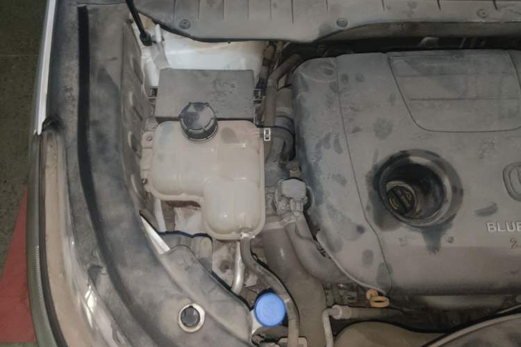 Used CHANGAN CS95 2017 2.0T Four-Wheel Drive SmartDrive Edition Engine Bay Right