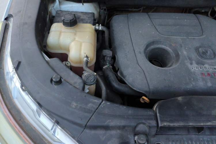 Used CHANGAN CS95 2017 2.0T Four-Wheel Drive SmartDrive Edition Engine Bay Right