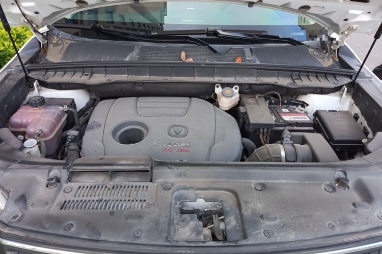 Used CHANGAN CS95 2017 2.0T Four-Wheel Drive ZhiZun Edition Engine Bay