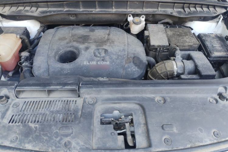 Used CHANGAN CS95 2017 2.0T Two-Wheel Drive Zhituo Edition Engine Bay