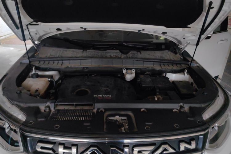 Used CHANGAN CS95 2017 2.0T Four-Wheel Drive ZhiZun Edition Engine Bay
