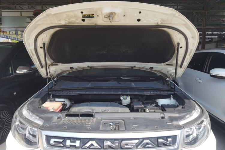Used CHANGAN CS95 2017 2.0T Two-Wheel Drive Zhitu Edition Engine Bay