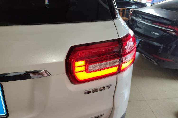 Used CHANGAN CS95 2017 2.0T Two-Wheel Drive Zhitu Edition Exterior 6