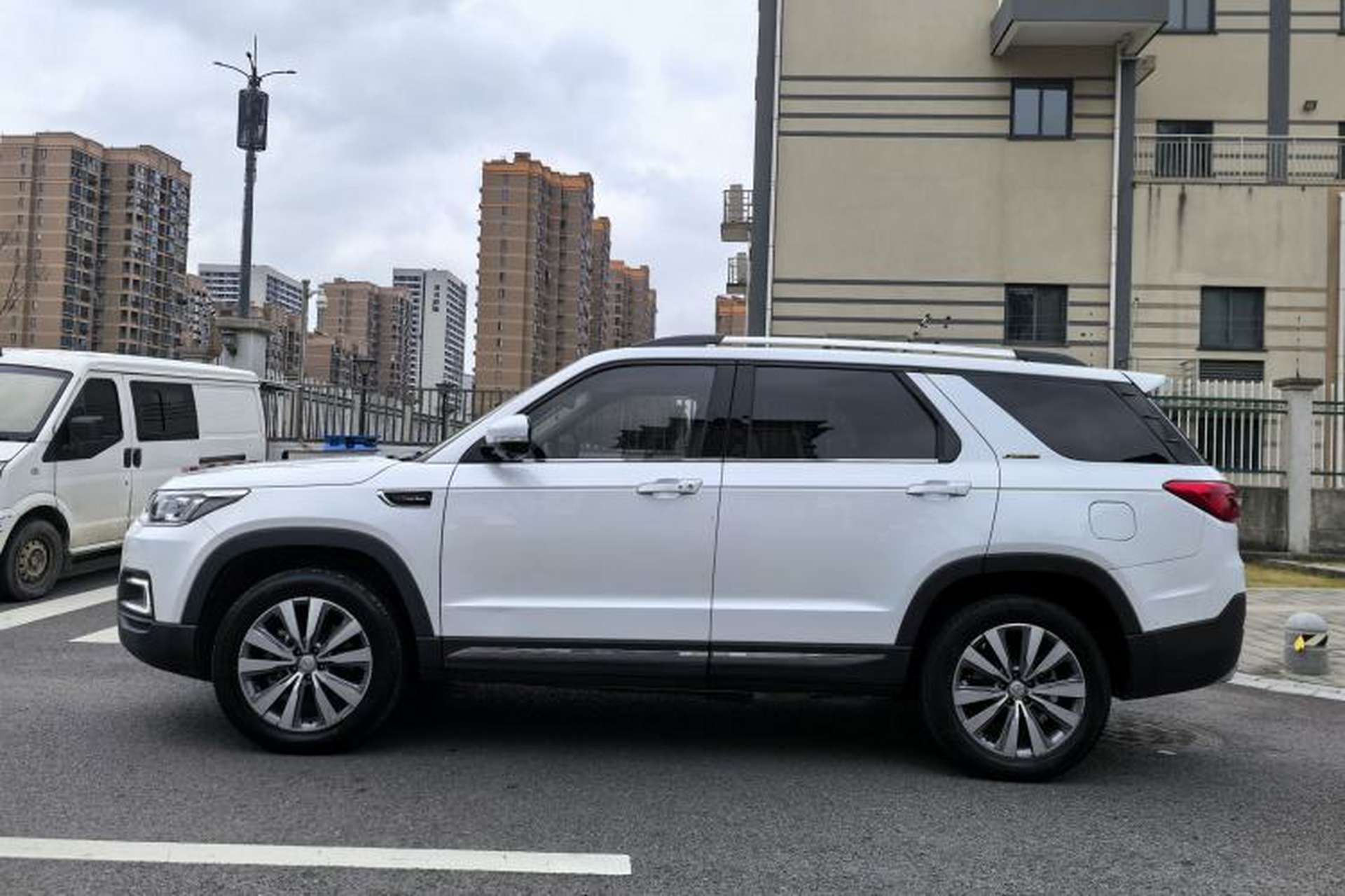 Used CHANGAN CS95 2017 2.0T Two-Wheel Drive Zhituo Edition Exterior 7
