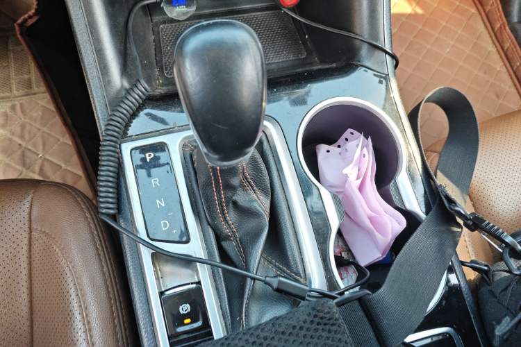 Used CHANGAN CS95 2017 2.0T Two-Wheel Drive Zhiyuan Edition Gear Lever
