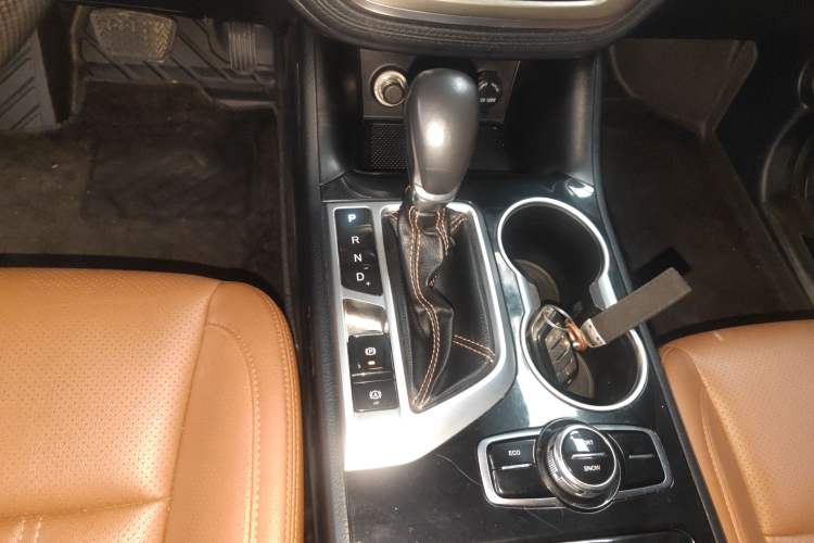 Used CHANGAN CS95 2017 2.0T Two-Wheel Drive Zhitu Edition Gear Lever