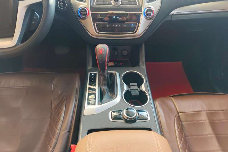 Used CHANGAN CS95 2017 2.0T Two-Wheel Drive Zhitu Edition Gear Lever