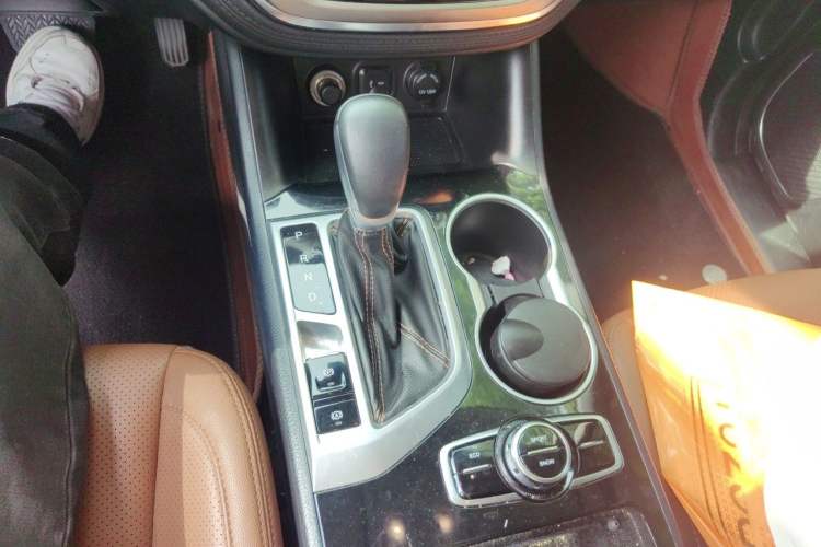 Used CHANGAN CS95 2017 2.0T Two-Wheel Drive Zhitu Edition Gear Lever