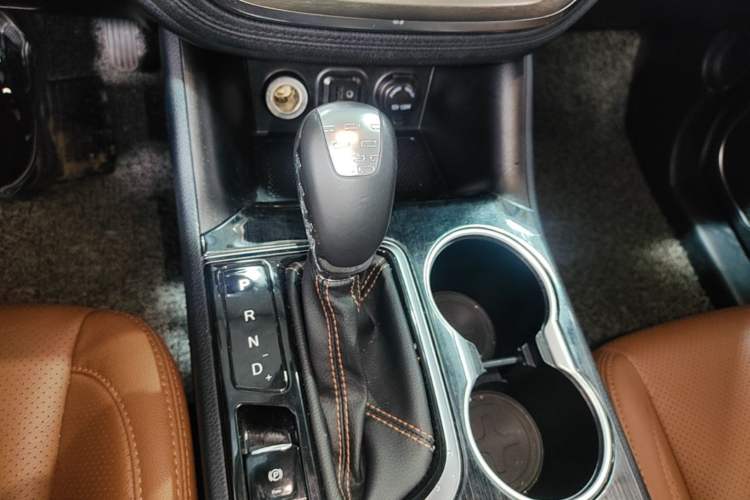 Used CHANGAN CS95 2017 2.0T Two-Wheel Drive Zhituo Edition Gear Lever