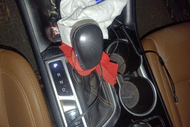 Used CHANGAN CS95 2017 2.0T Two-Wheel Drive Zhiyuan Edition Gear Lever