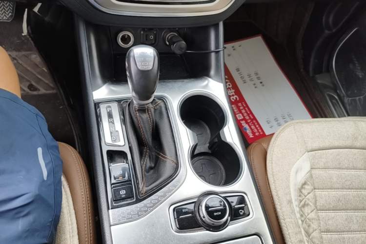 Used CHANGAN CS95 2017 2.0T Two-Wheel Drive Zhituo Edition Gear Lever