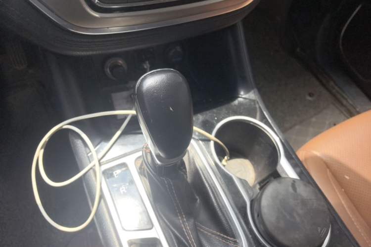 Used CHANGAN CS95 2017 2.0T Two-Wheel Drive Zhiyuan Edition Gear Lever
