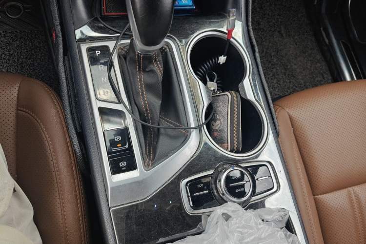 Used CHANGAN CS95 2017 2.0T Four-Wheel Drive SmartDrive Edition Gear Lever