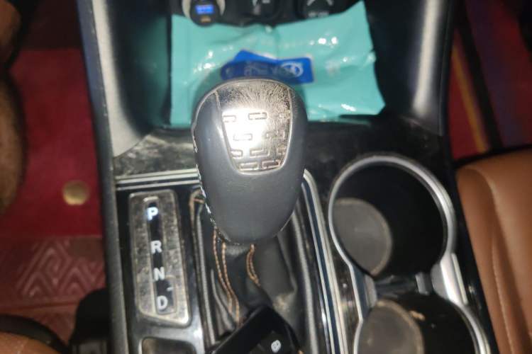 Used CHANGAN CS95 2017 2.0T Two-Wheel Drive Zhituo Edition Gear Lever