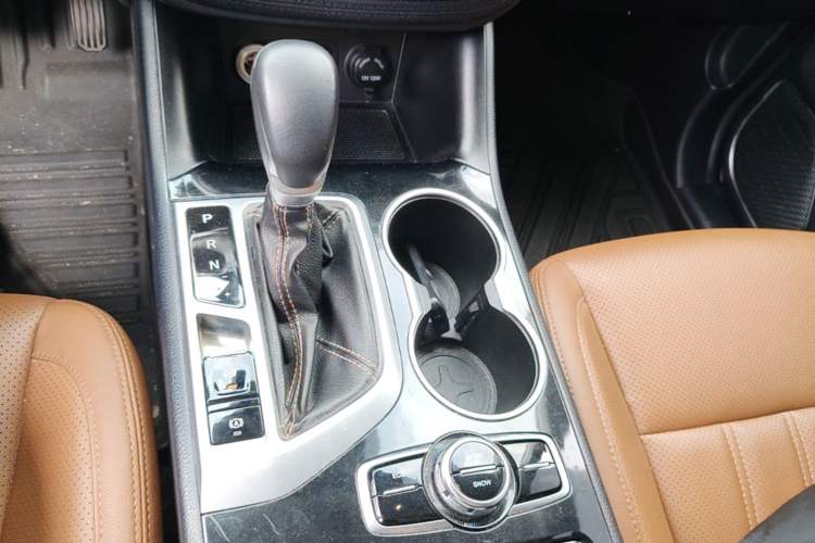 Used CHANGAN CS95 2017 2.0T Two-Wheel Drive Zhitu Edition Gear Lever