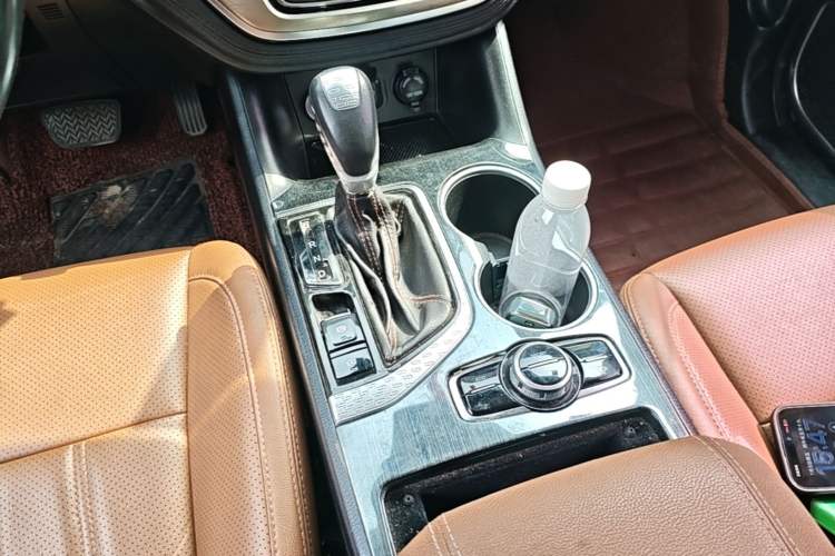 Used CHANGAN CS95 2017 2.0T Two-Wheel Drive Zhituo Edition Gear Lever