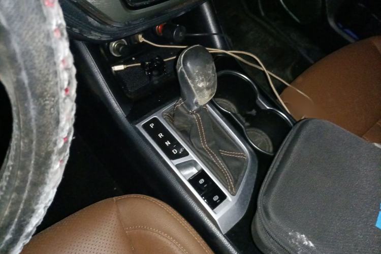 Used CHANGAN CS95 2017 2.0T Two-Wheel Drive Zhiyuan Edition Gear Lever