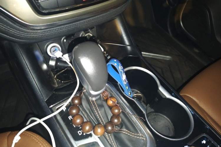 Used CHANGAN CS95 2017 2.0T Four-Wheel Drive SmartDrive Edition Gear Lever