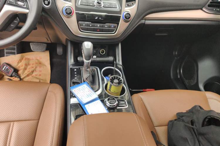 Used CHANGAN CS95 2017 2.0T Two-Wheel Drive Zhitu Edition Gear Lever