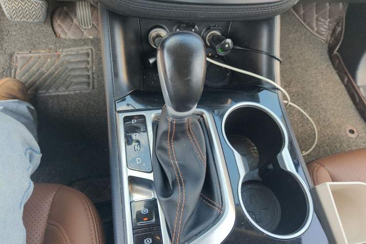 Used CHANGAN CS95 2017 2.0T Two-Wheel Drive Zhitu Edition Gear Lever