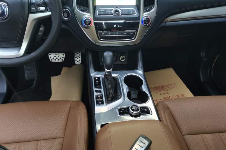 Used CHANGAN CS95 2017 2.0T Two-Wheel Drive Zhitu Edition Gear Lever