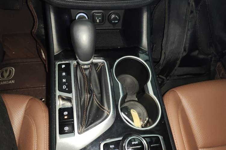 Used CHANGAN CS95 2017 2.0T Two-Wheel Drive Zhitu Edition Gear Lever