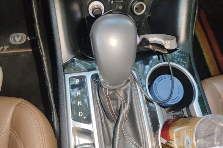 Used CHANGAN CS95 2017 2.0T Two-Wheel Drive Zhituo Edition Gear Lever