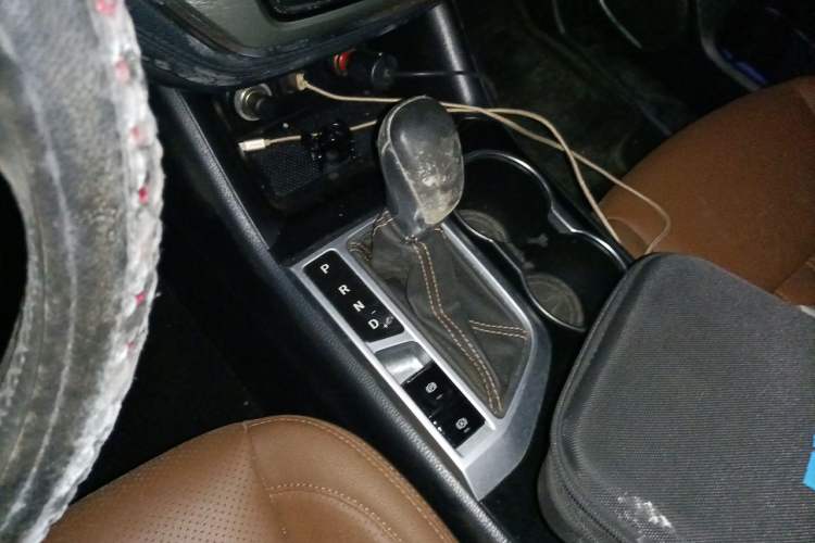 Used CHANGAN CS95 2017 2.0T Two-Wheel Drive Zhiyuan Edition Gear Lever