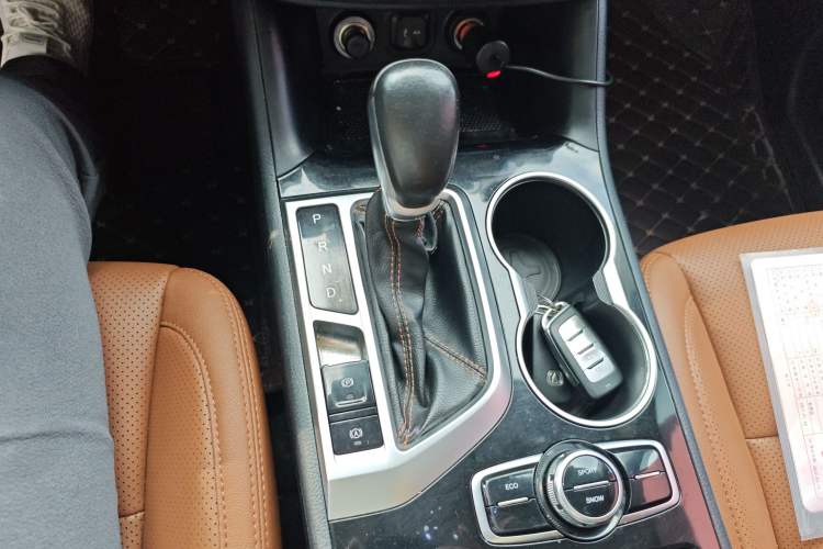 Used CHANGAN CS95 2017 2.0T Two-Wheel Drive Zhitu Edition Gear Lever