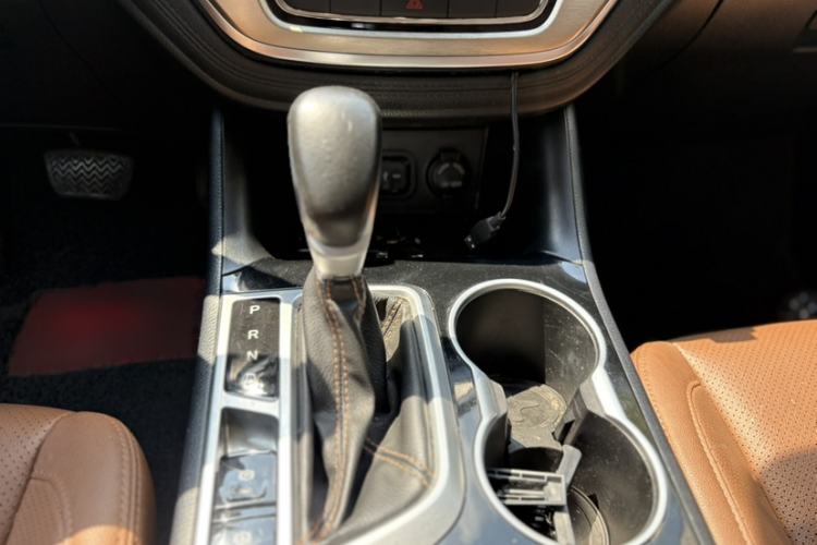 Used CHANGAN CS95 2017 2.0T Two-Wheel Drive Zhiyuan Edition Gear Lever