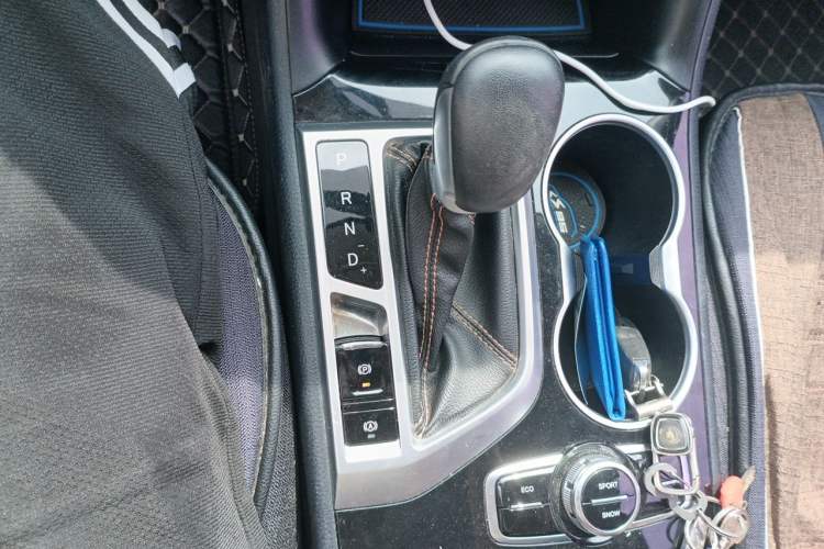 Used CHANGAN CS95 2017 2.0T Two-Wheel Drive Zhiyuan Edition Gear Lever