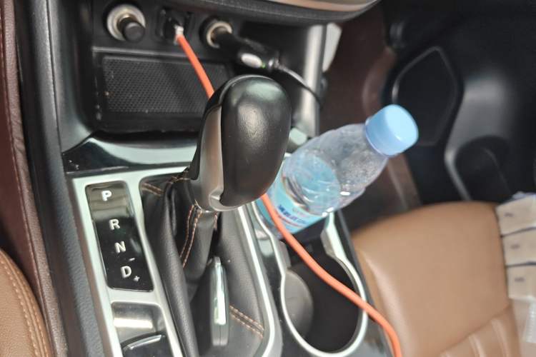 Used CHANGAN CS95 2017 2.0T Four-Wheel Drive Smart Edition Gear Lever