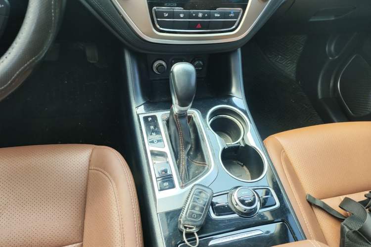 Used CHANGAN CS95 2017 2.0T Two-Wheel Drive Zhitu Edition Gear Lever
