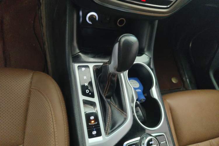 Used CHANGAN CS95 2017 2.0T Two-Wheel Drive Zhitu Edition Gear Lever