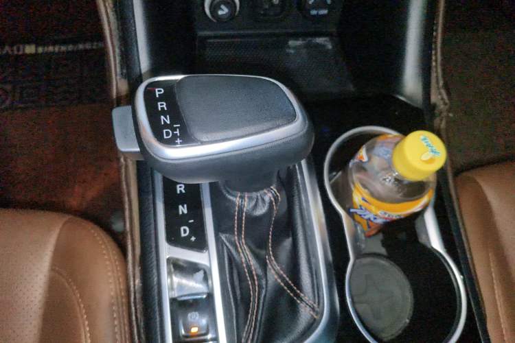 Used CHANGAN CS95 2017 2.0T Two-Wheel Drive Zhitu Edition Gear Lever