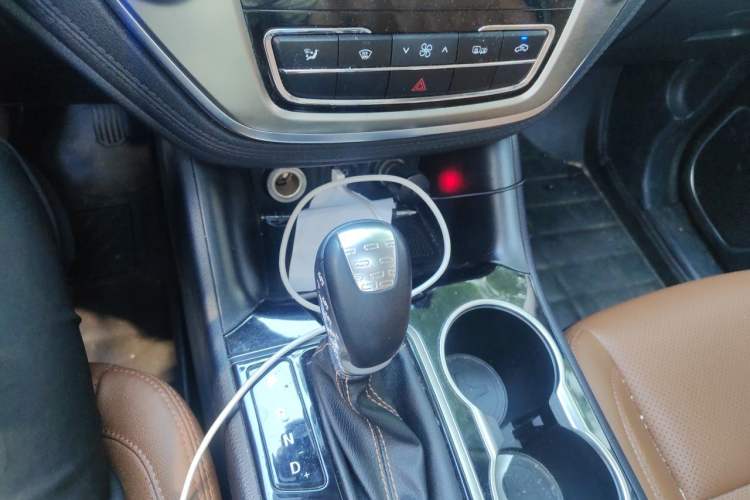 Used CHANGAN CS95 2017 2.0T Two-Wheel Drive Zhituo Edition Gear Lever