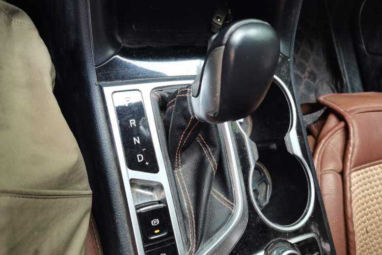 Used CHANGAN CS95 2017 2.0T Two-Wheel Drive Zhitu Edition Gear Lever