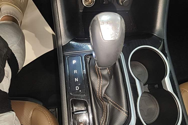 Used CHANGAN CS95 2017 2.0T Two-Wheel Drive Zhiyuan Edition Gear Lever