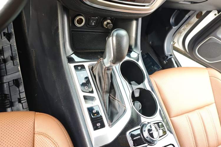 Used CHANGAN CS95 2017 2.0T Two-Wheel Drive Zhitu Edition Gear Lever