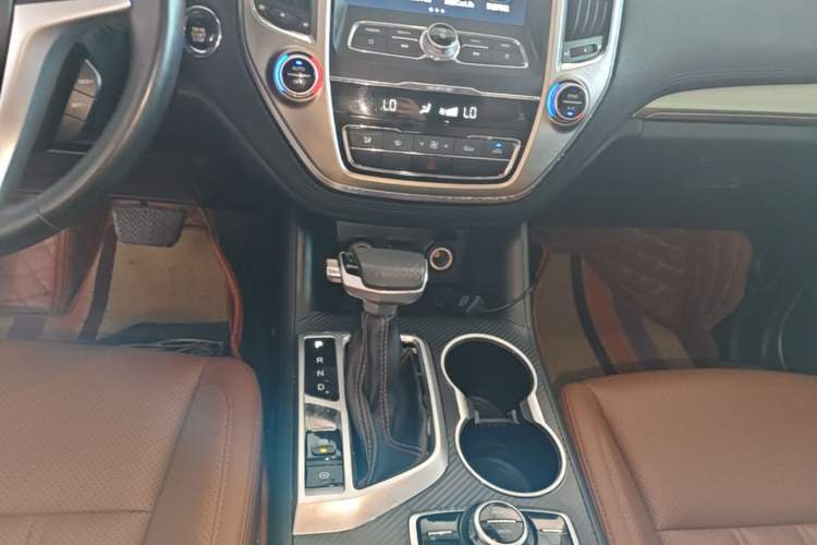 Used CHANGAN CS95 2017 2.0T Two-Wheel Drive Zhitu Edition Gear Lever
