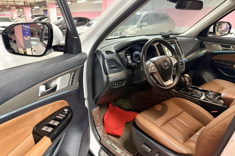 Used CHANGAN CS95 2017 2.0T Four-Wheel Drive ZhiZun Edition Interior 1