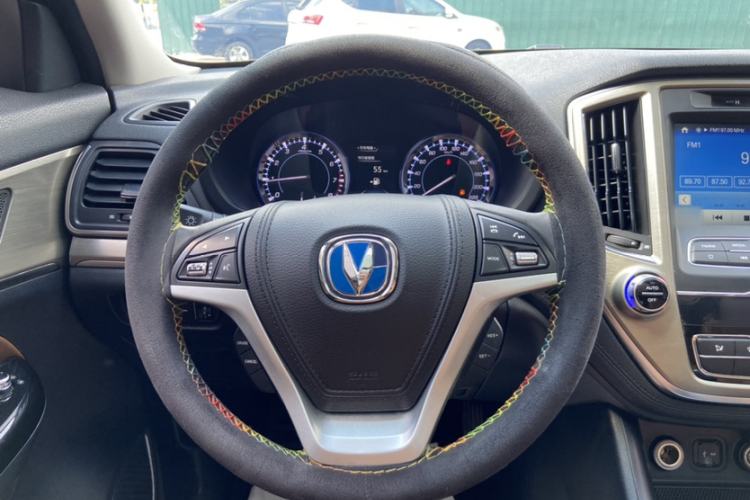 Used CHANGAN CS95 2017 2.0T Two-Wheel Drive Zhiyuan Edition Interior 1